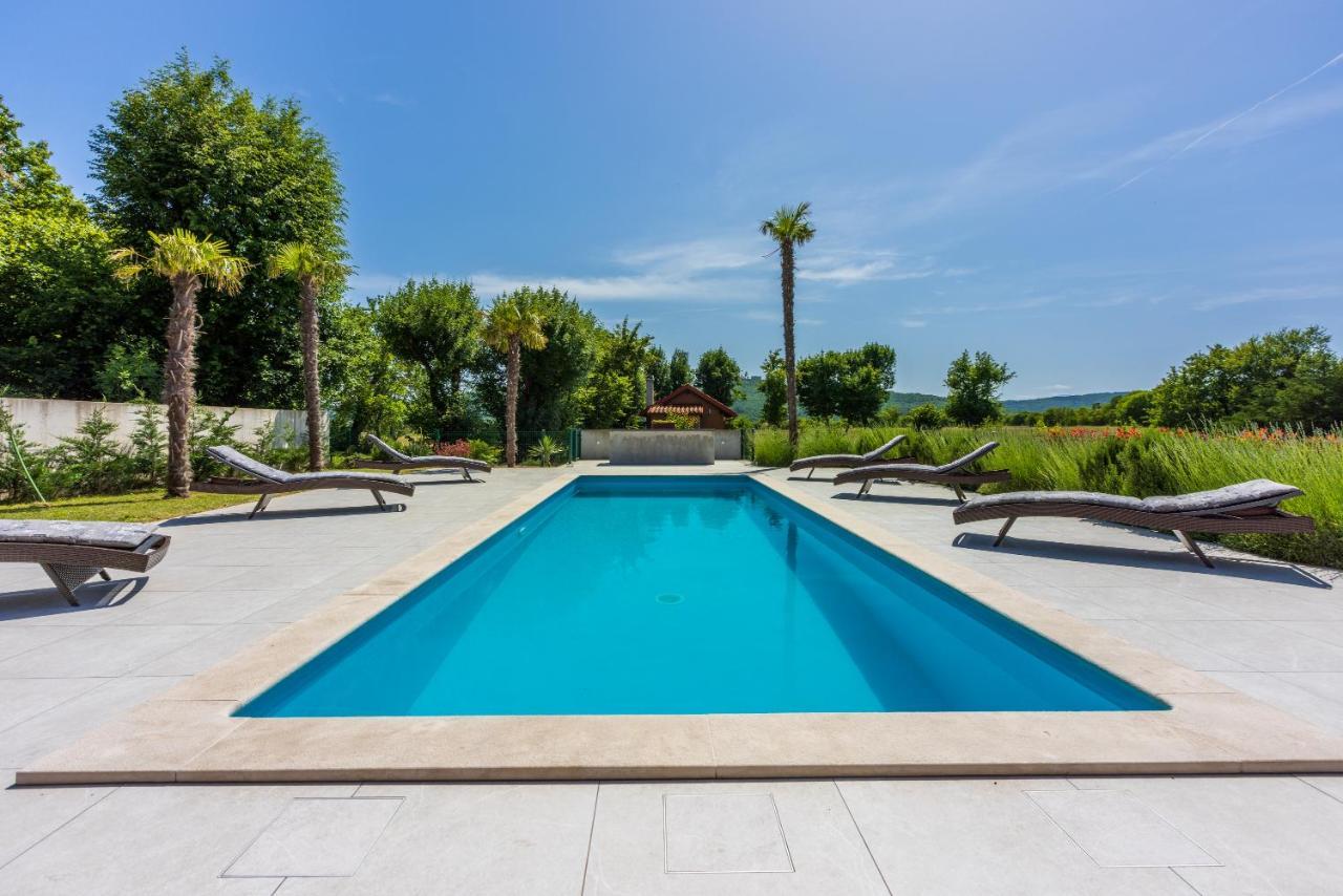 Villa Palma With Heated Private Pool Podhum Bagian luar foto