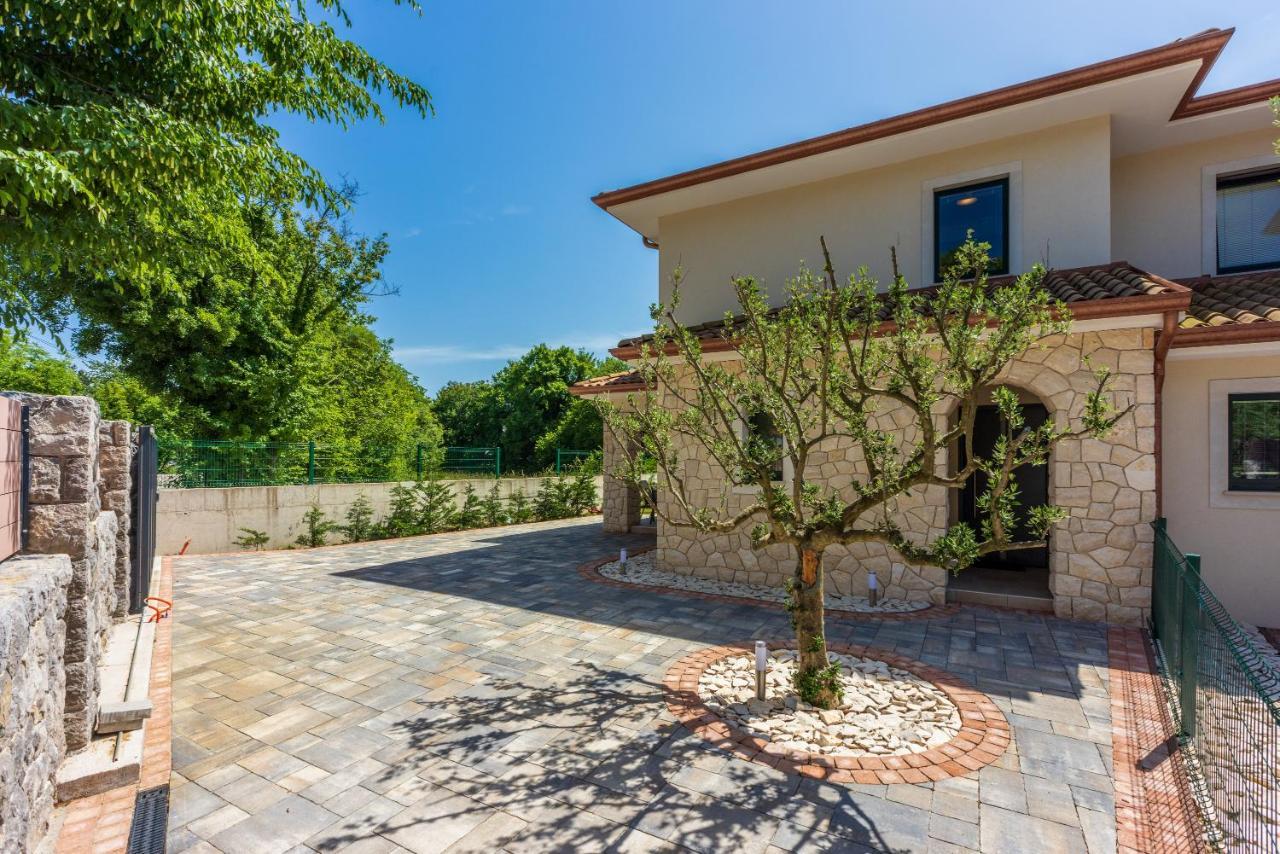 Villa Palma With Heated Private Pool Podhum Bagian luar foto