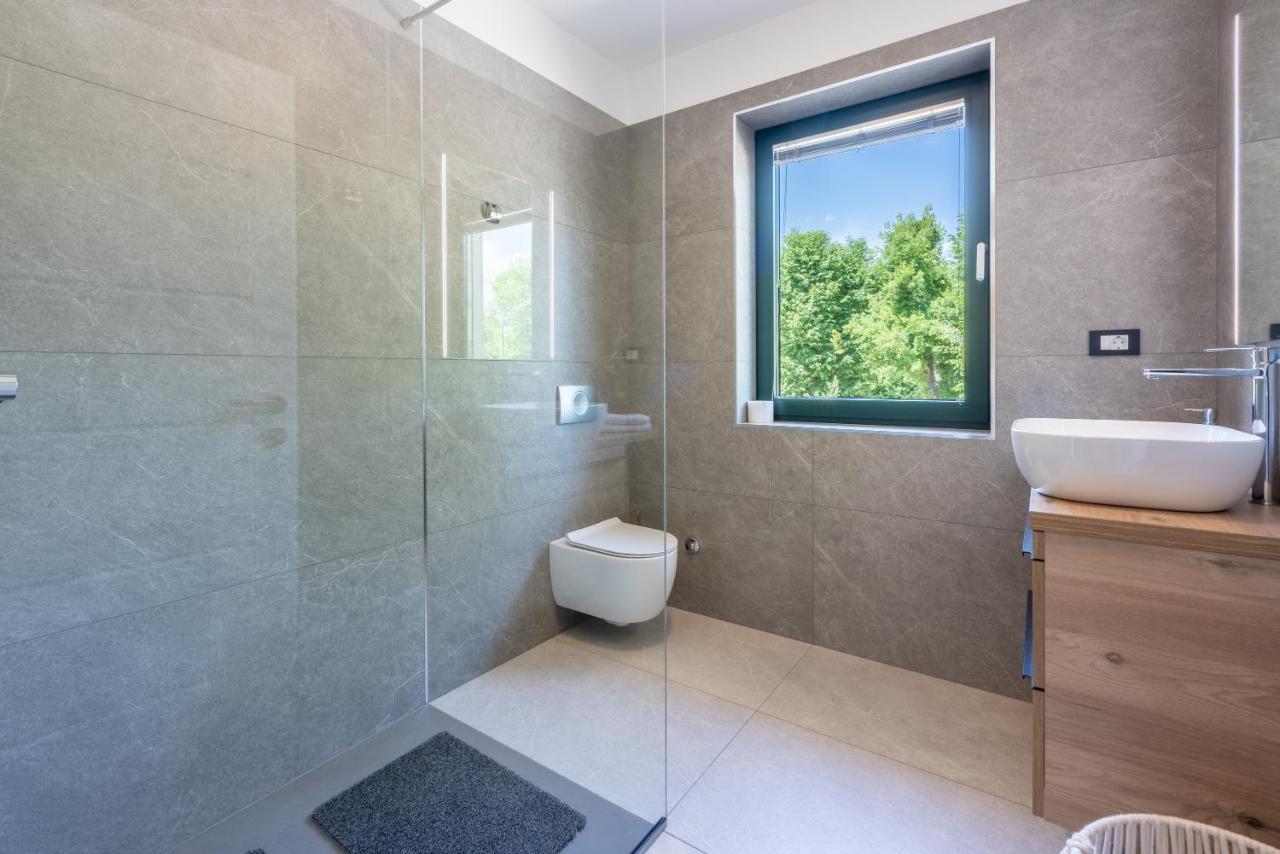 Villa Palma With Heated Private Pool Podhum Bagian luar foto